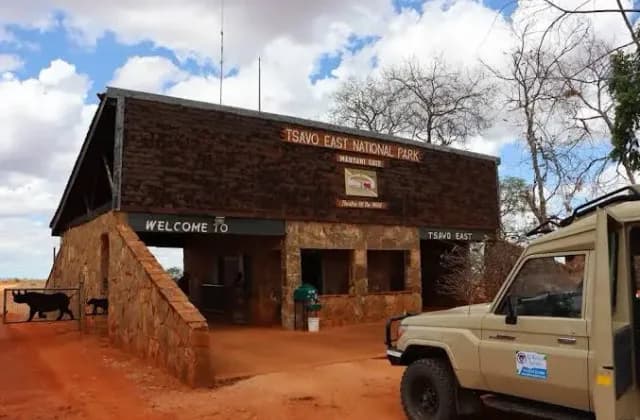 Tsavo East National Park — photo 4